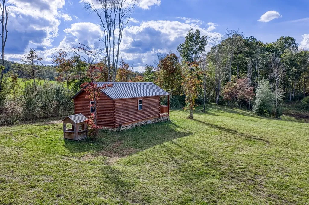 944 Flat Rock Road Crossville TN 38572-1784