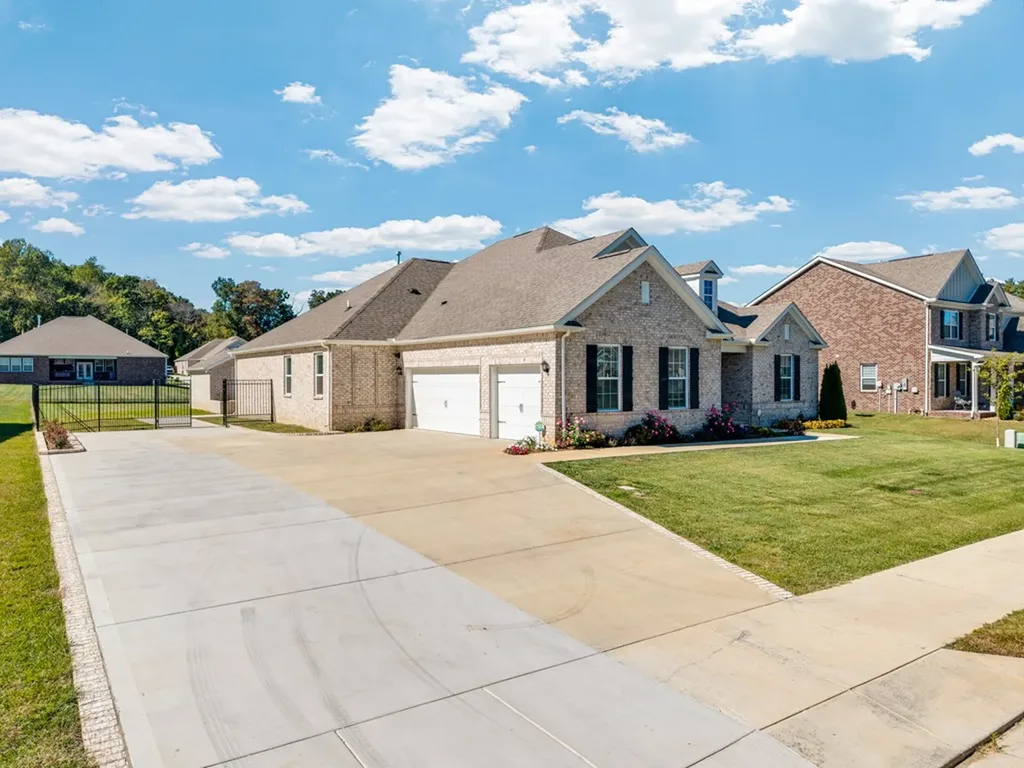 320 Greymoor Lane Cookeville TN 38501