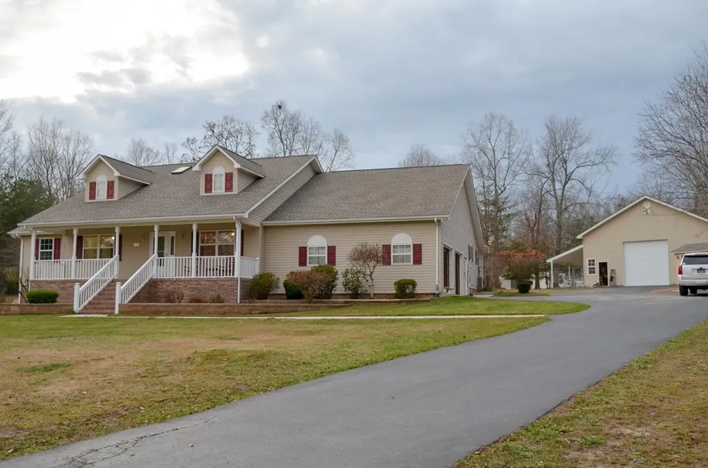 170 Pin Oak Lane Crossville TN 38555