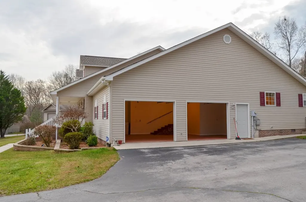 170 Pin Oak Lane Crossville TN 38555