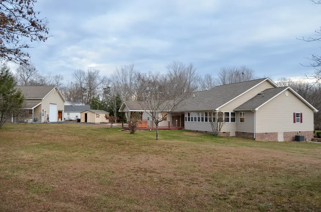 170 Pin Oak Lane Crossville TN 38555