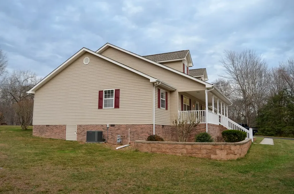 170 Pin Oak Lane Crossville TN 38555