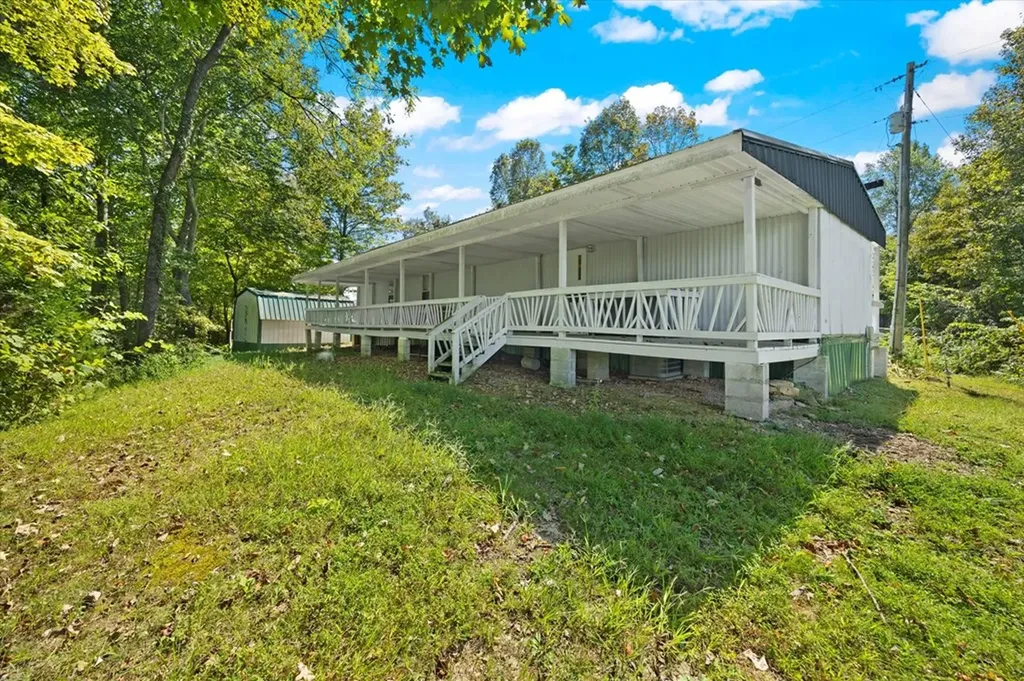 428 James White Road Celina TN 38551