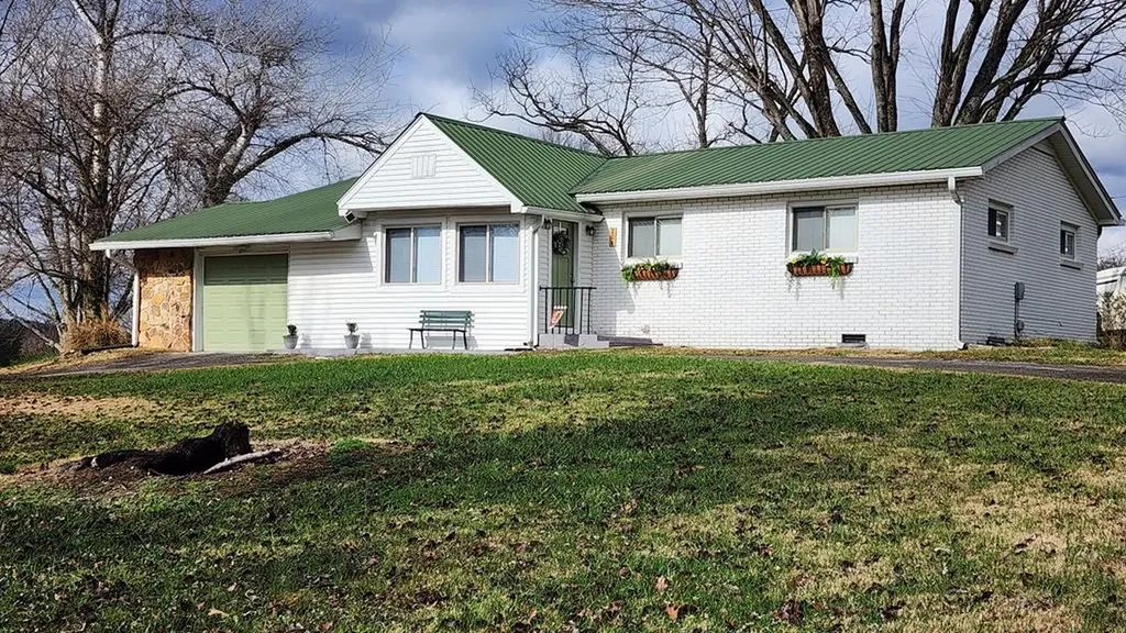 204 Lake Street Livingston TN 38570