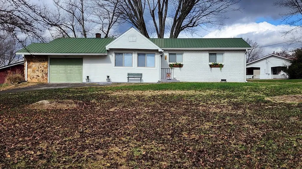 204 Lake Street Livingston TN 38570