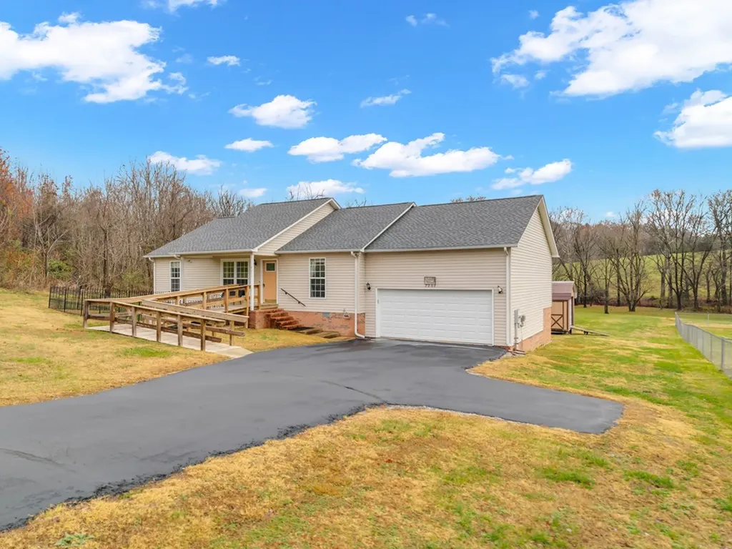 2237 Plunk Whitson Road Cookeville TN 38501