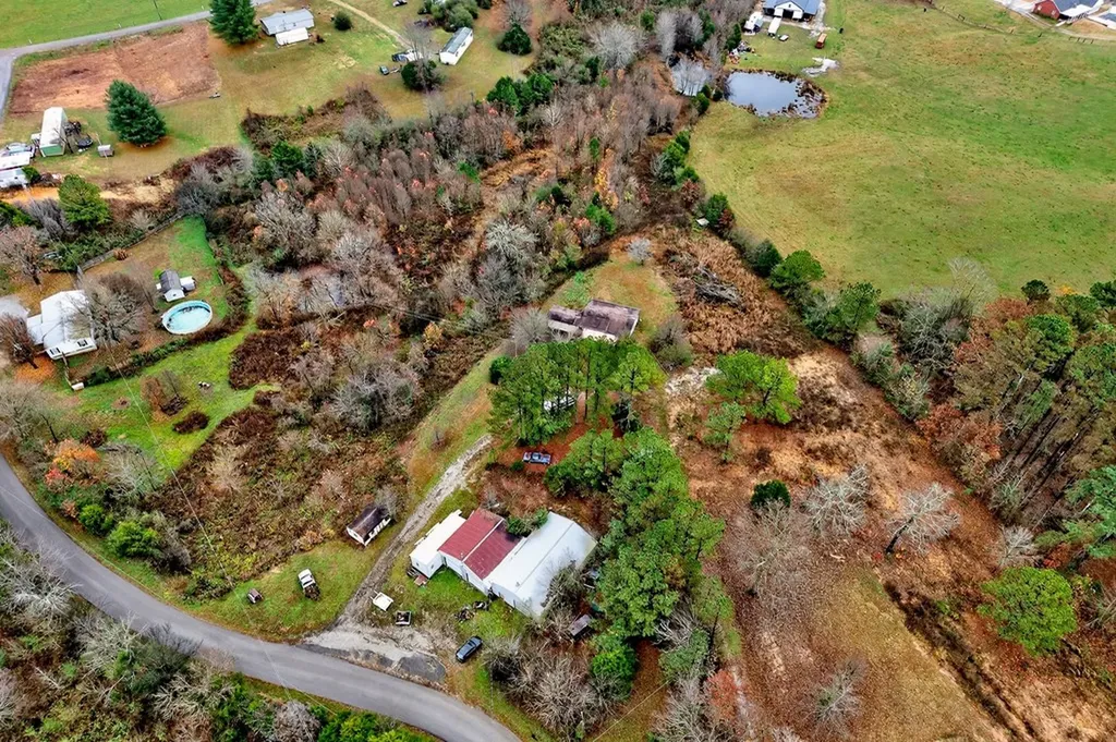 265 N Center Point Acres Walling TN 38587