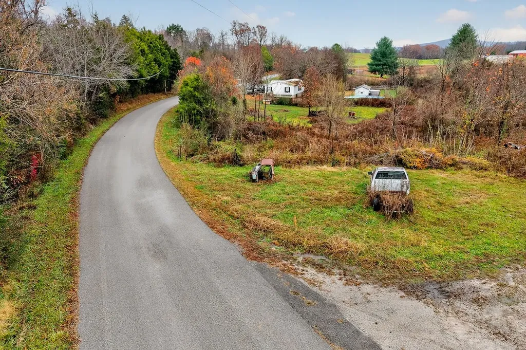 265 N Center Point Acres Walling TN 38587