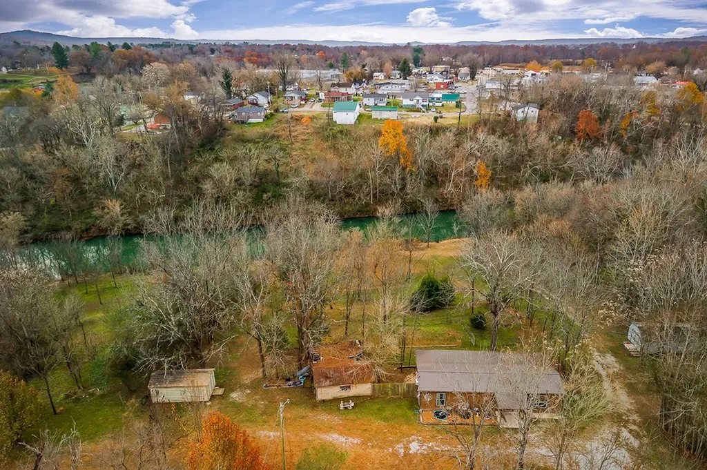 301 W Everett Street Sparta TN 38583