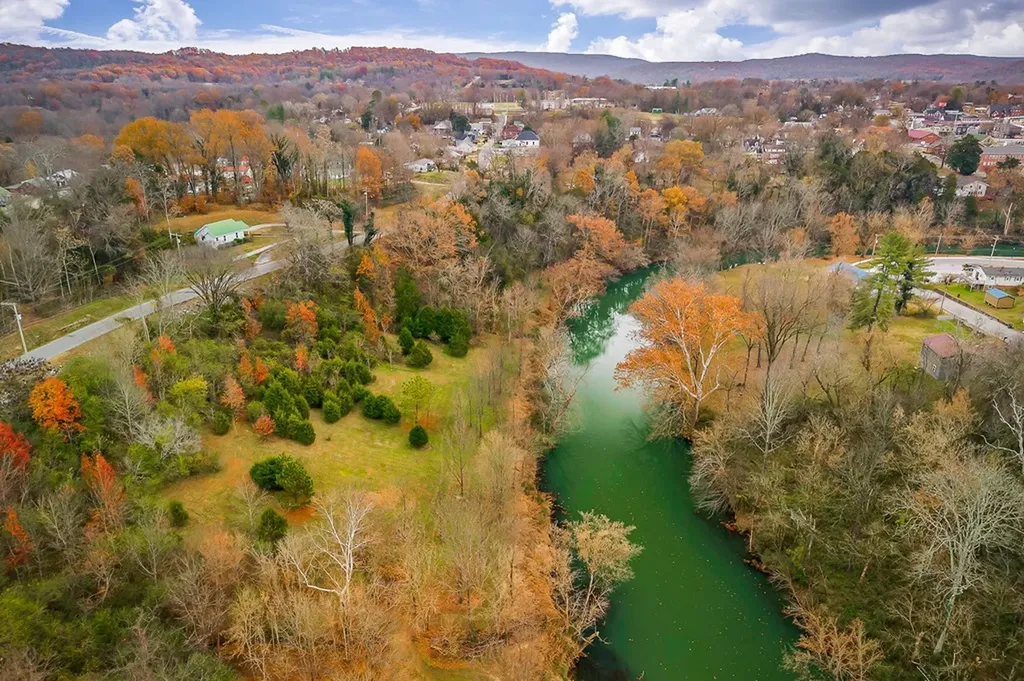 301 W Everett Street Sparta TN 38583