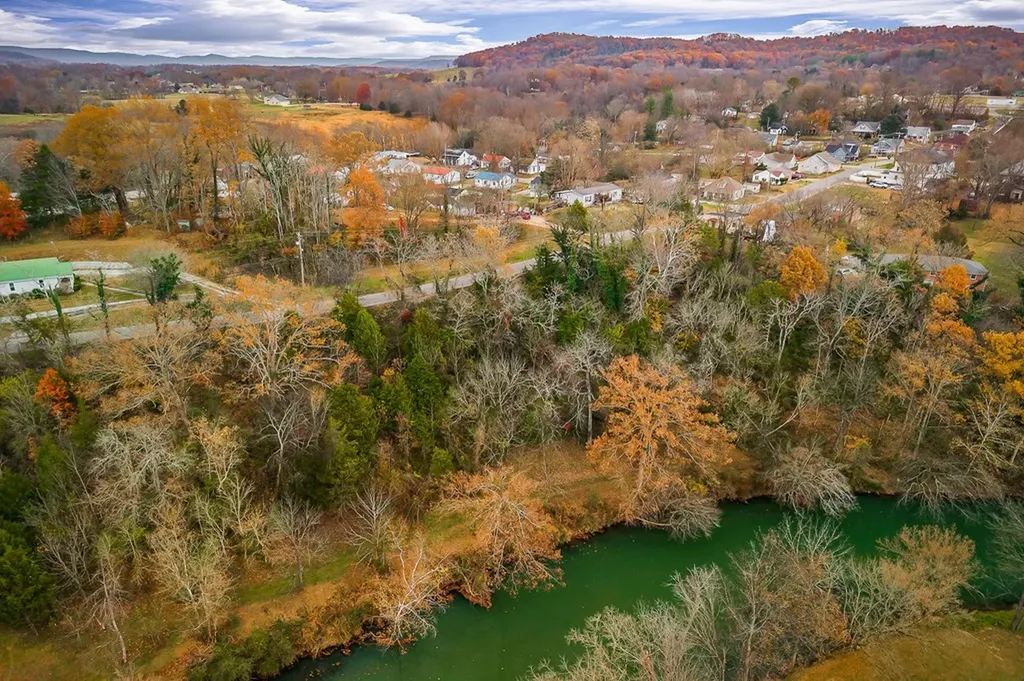 301 W Everett Street Sparta TN 38583