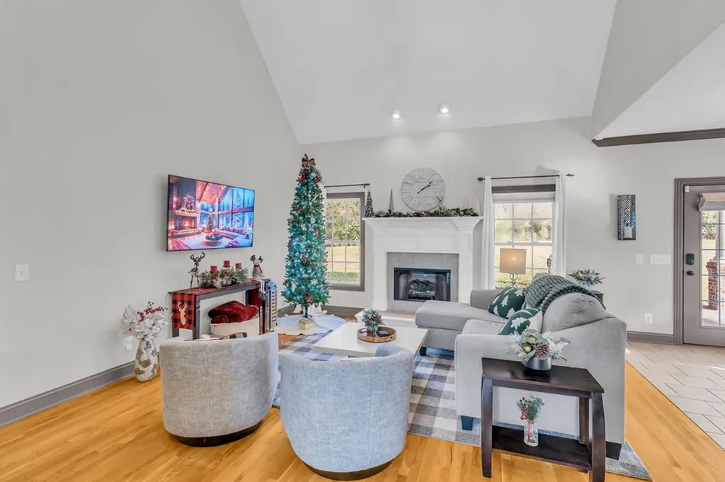 1903 Summer Lake Mount Juliet TN 37122