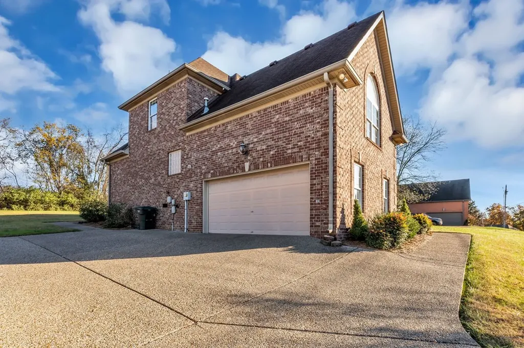 1903 Summer Lake Mount Juliet TN 37122