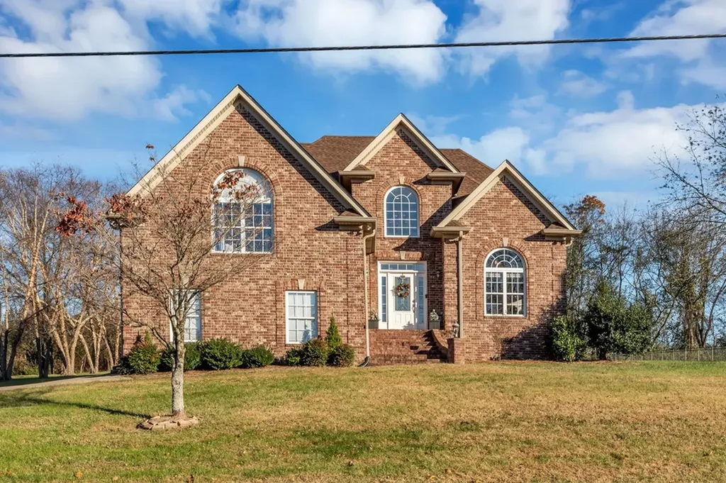 1903 Summer Lake Mount Juliet TN 37122