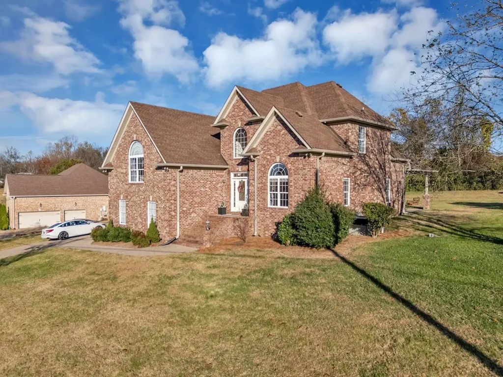 1903 Summer Lake Mount Juliet TN 37122