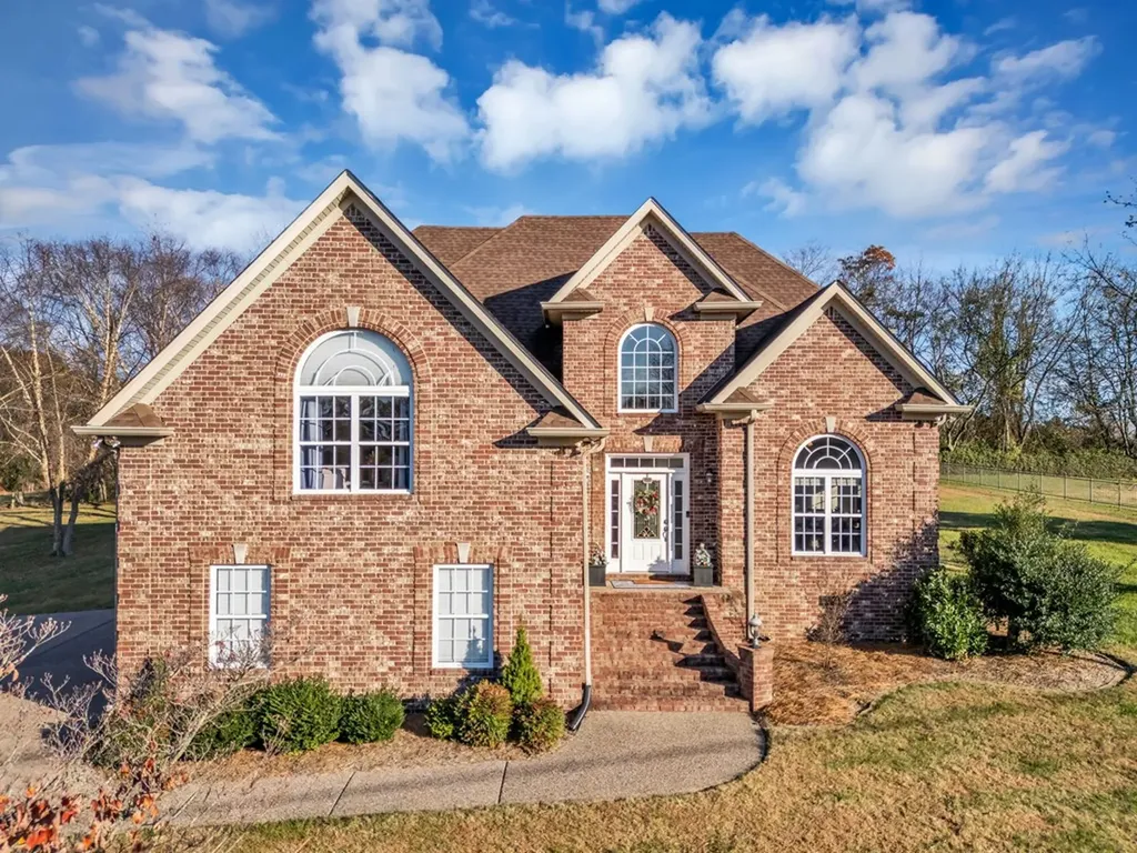 1903 Summer Lake Mount Juliet TN 37122