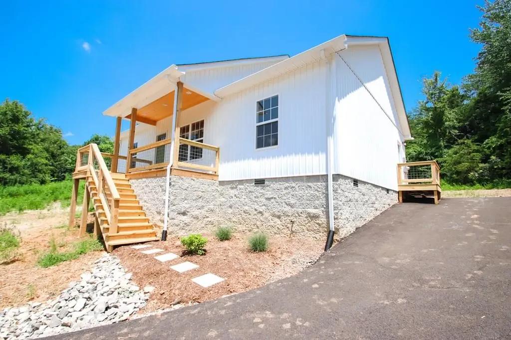 88 River Oaks Drive Sparta TN 38583