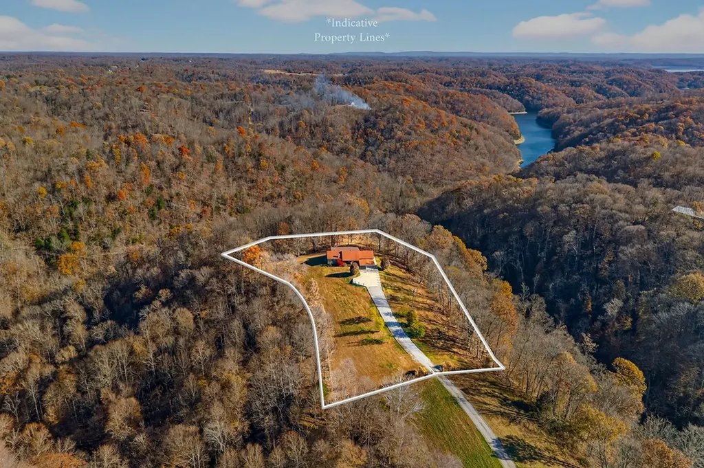 448 Daniels Lane Celina TN 38551