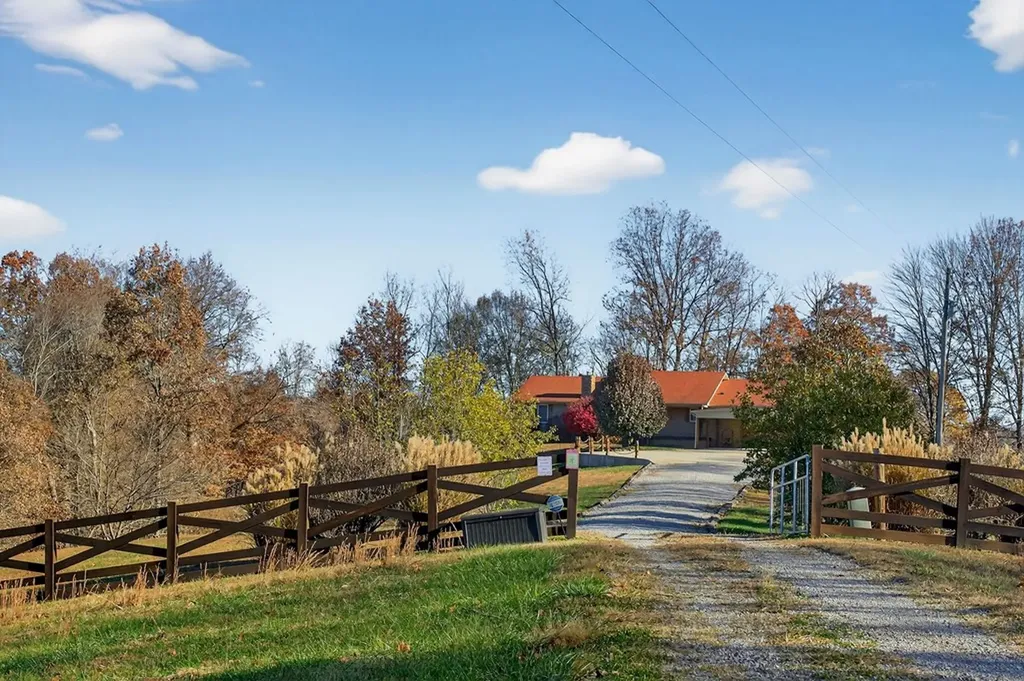 448 Daniels Lane Celina TN 38551