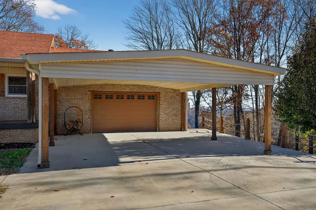 448 Daniels Lane Celina TN 38551