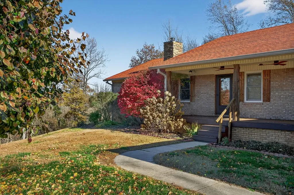 448 Daniels Lane Celina TN 38551