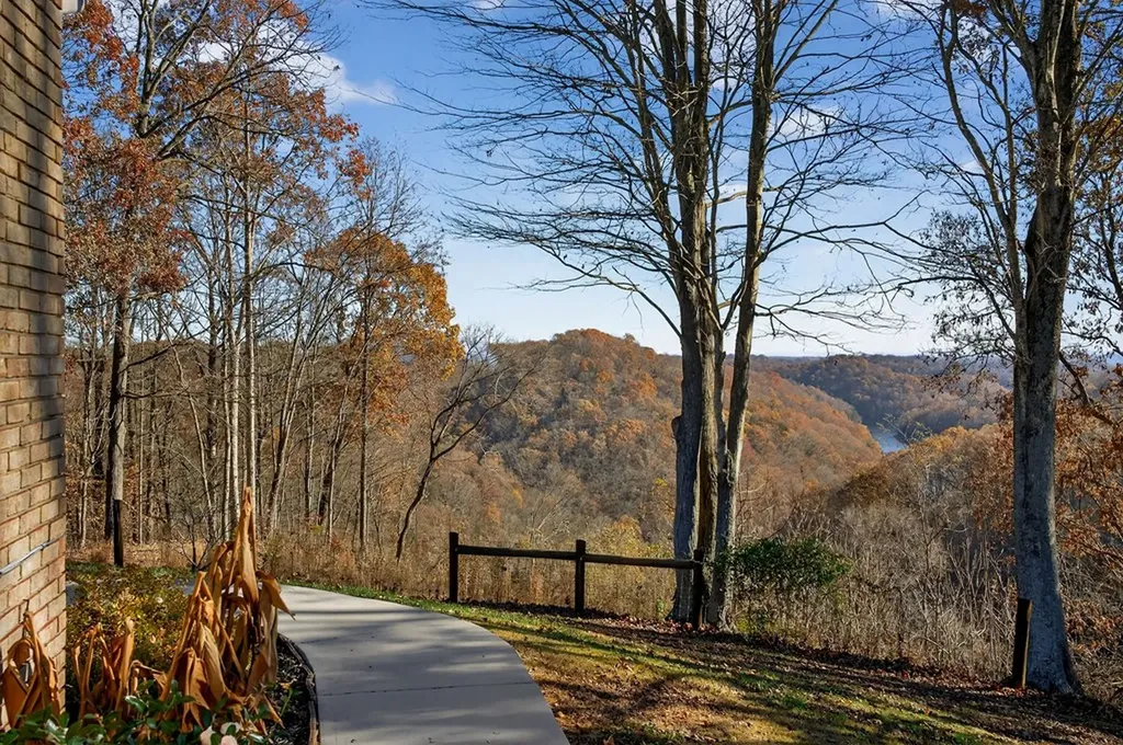 448 Daniels Lane Celina TN 38551