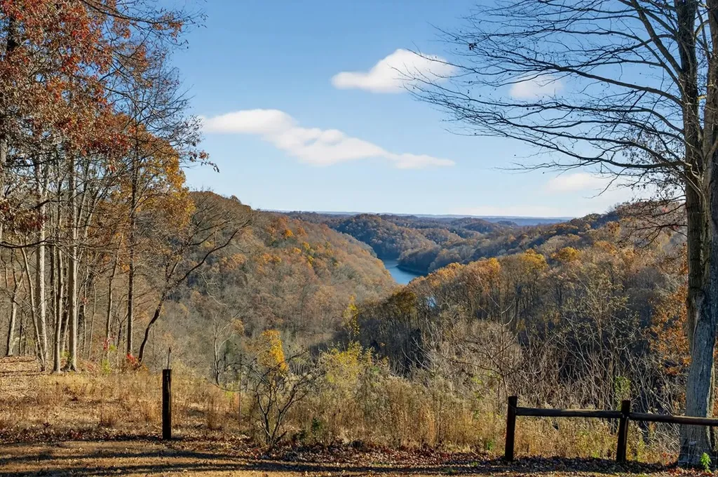 448 Daniels Lane Celina TN 38551