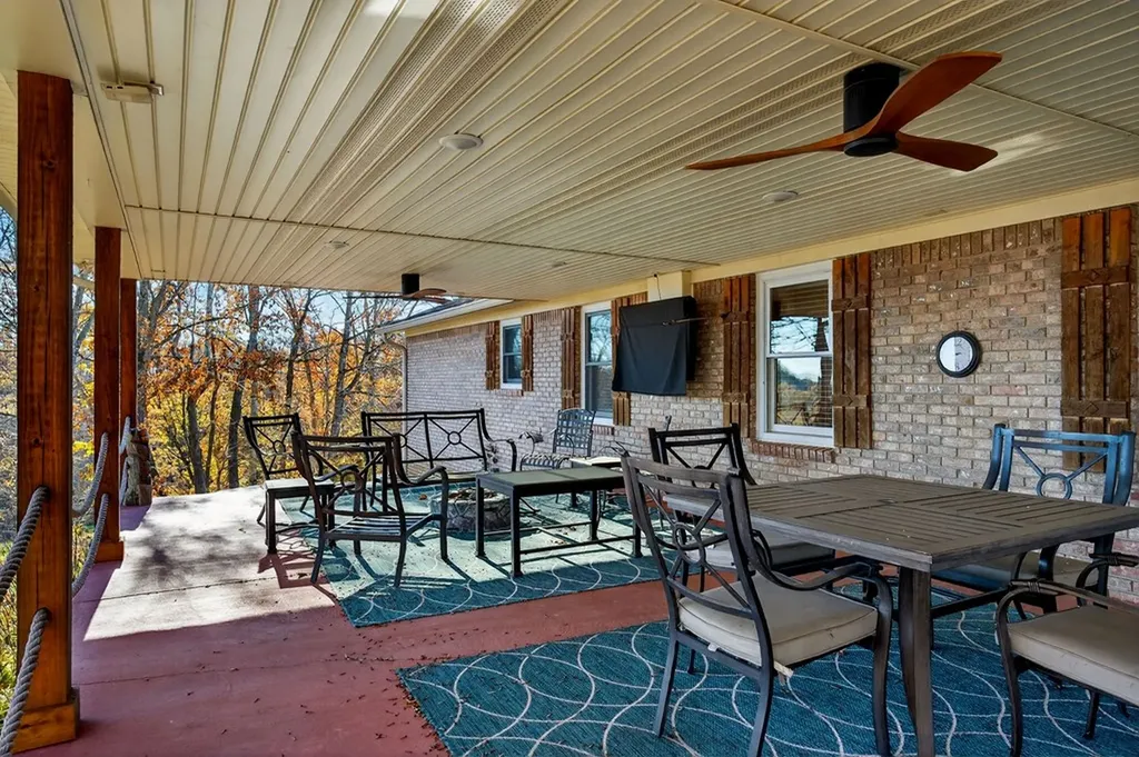 448 Daniels Lane Celina TN 38551