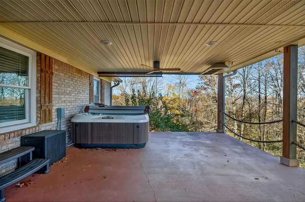 448 Daniels Lane Celina TN 38551