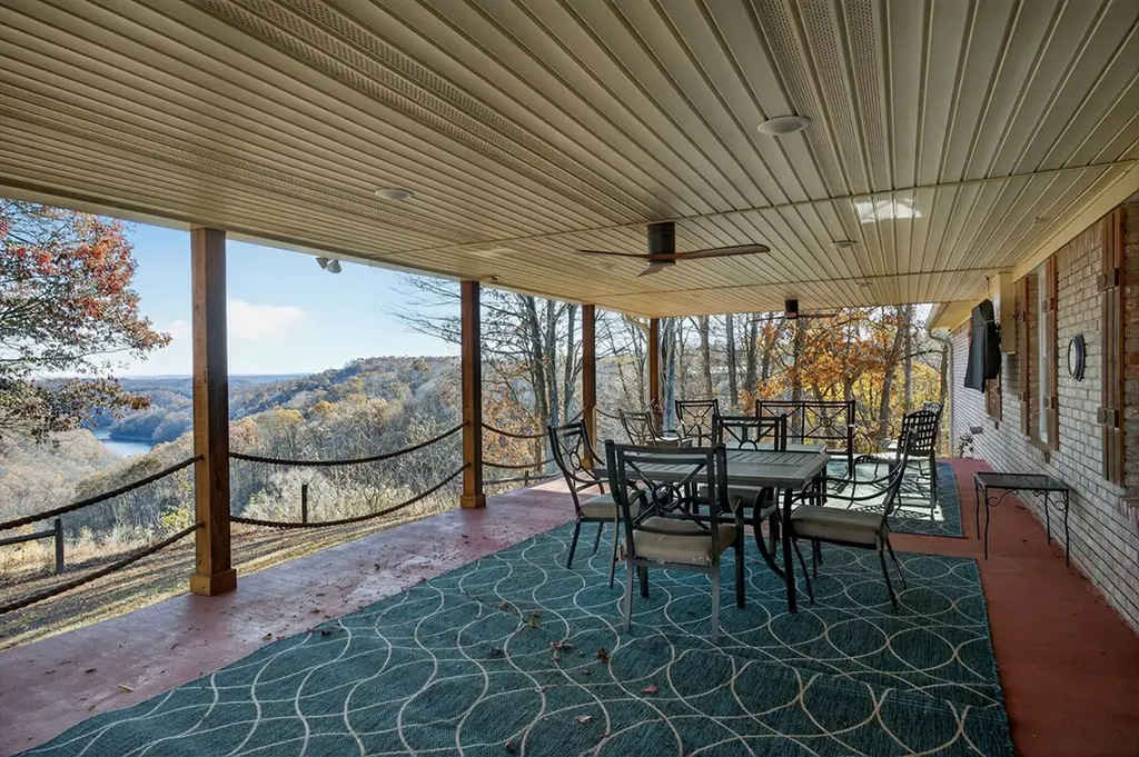 448 Daniels Lane Celina TN 38551