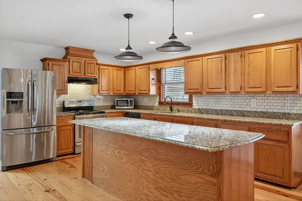 448 Daniels Lane Celina TN 38551