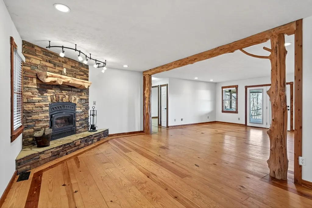 448 Daniels Lane Celina TN 38551