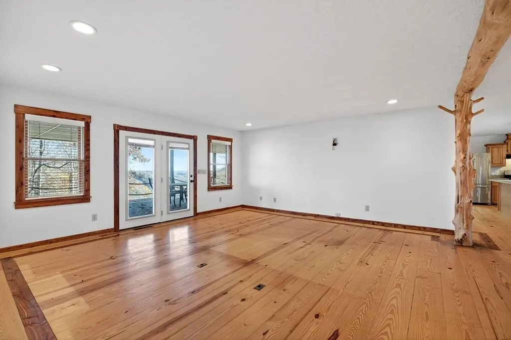 448 Daniels Lane Celina TN 38551