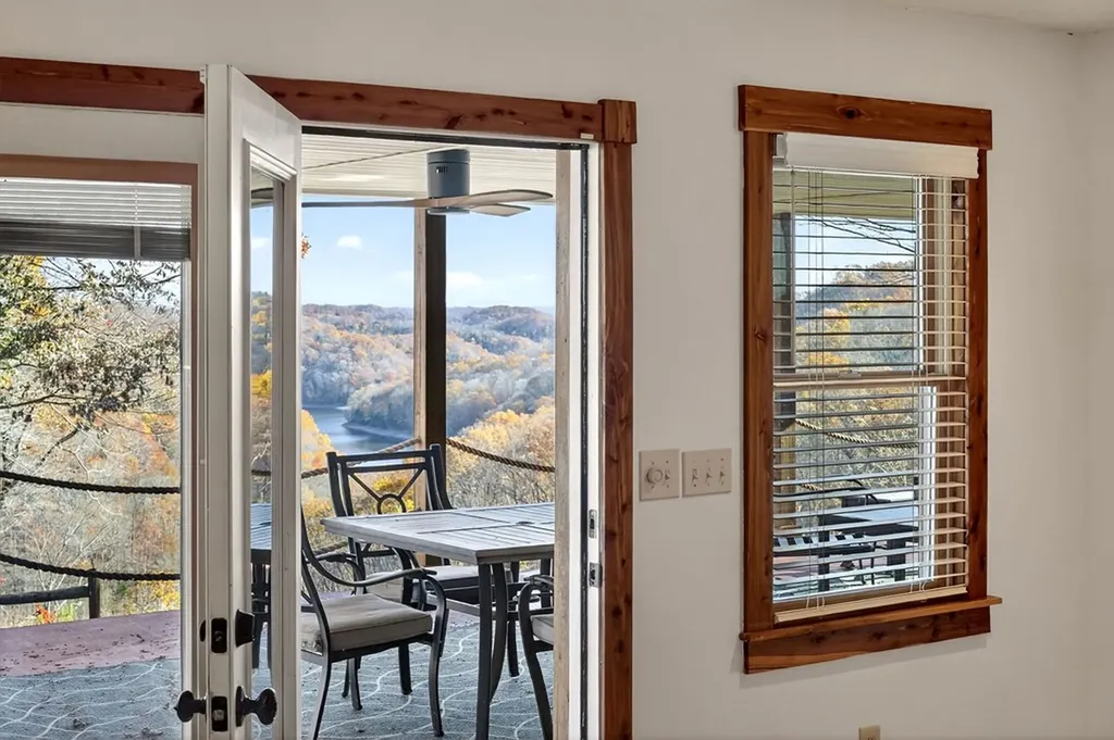 448 Daniels Lane Celina TN 38551