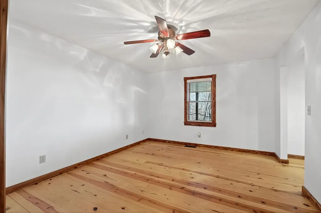 448 Daniels Lane Celina TN 38551