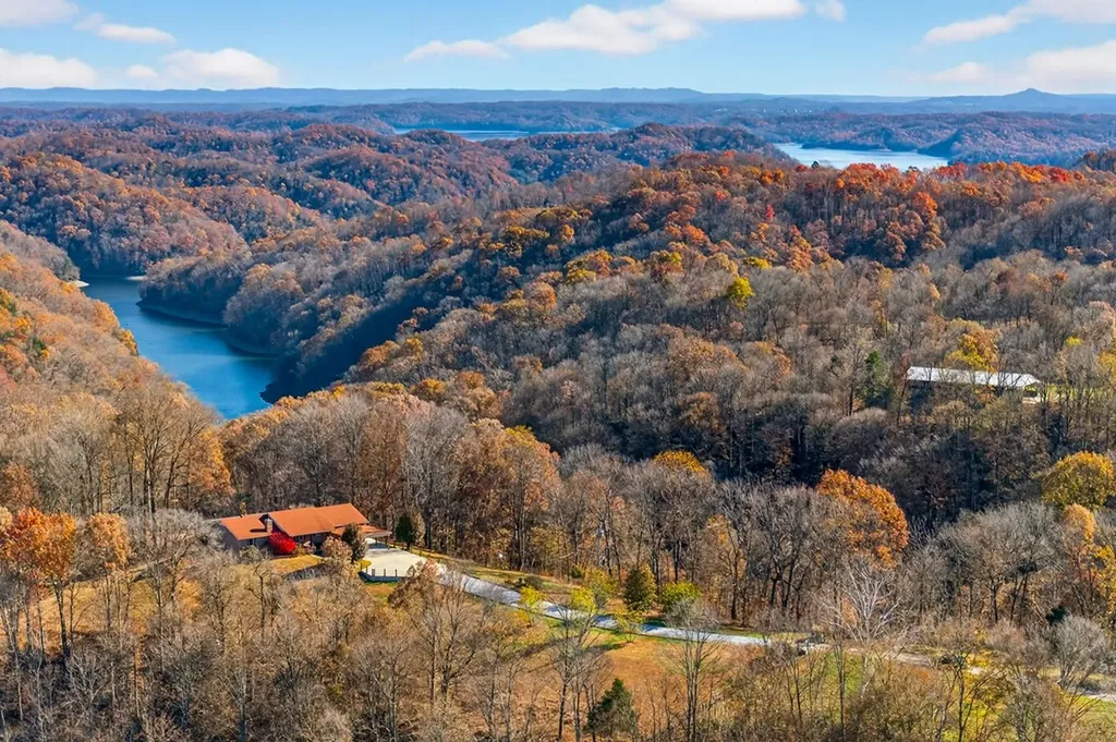 448 Daniels Lane Celina TN 38551