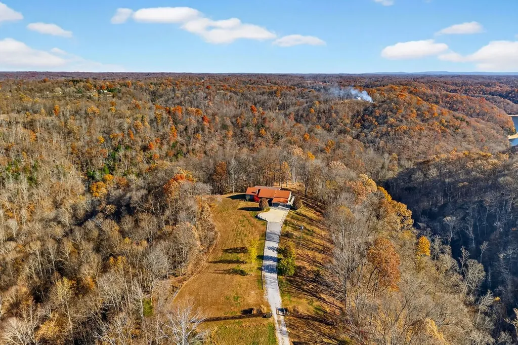 448 Daniels Lane Celina TN 38551