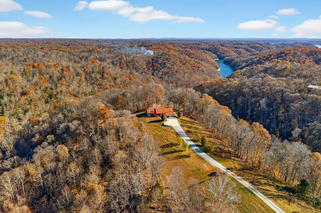 448 Daniels Lane Celina TN 38551