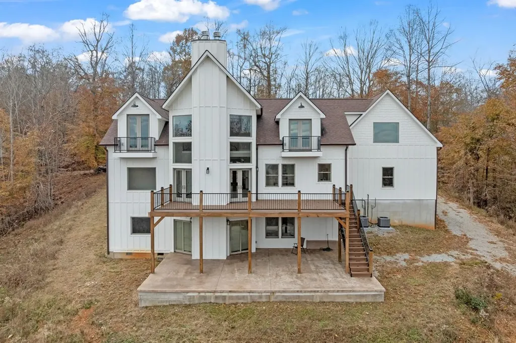 176 Bear Pause Road Byrdstown TN 38549