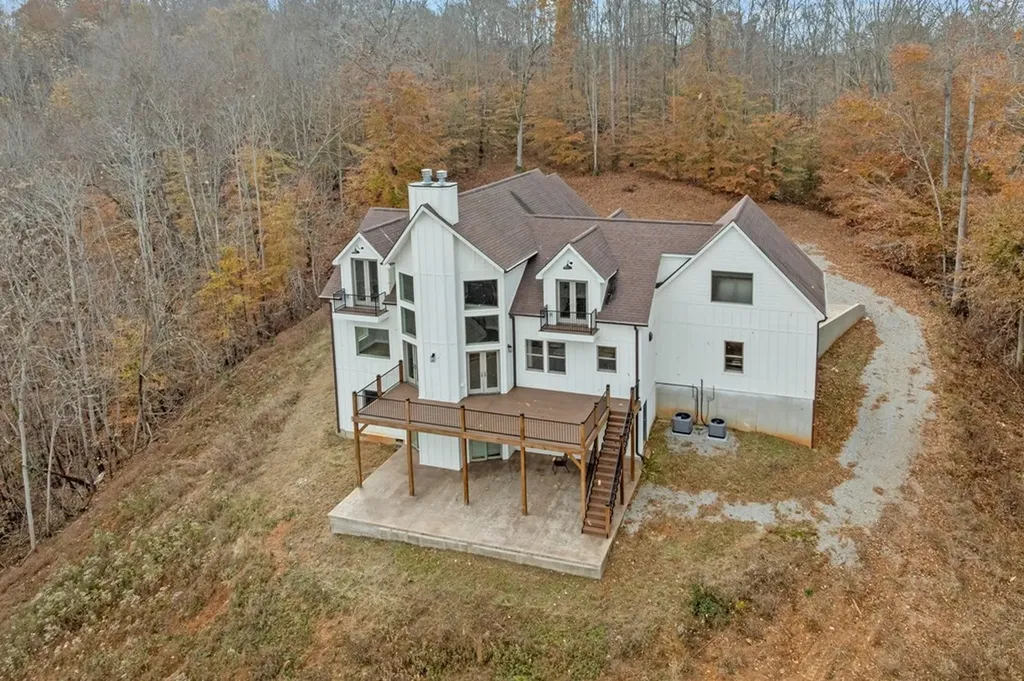 176 Bear Pause Road Byrdstown TN 38549