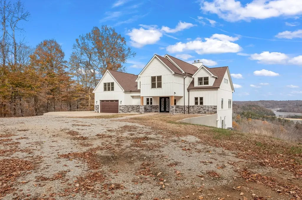 176 Bear Pause Road Byrdstown TN 38549