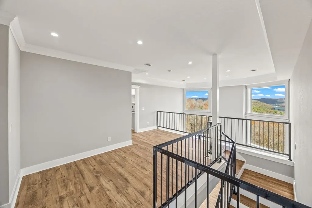 176 Bear Pause Road Byrdstown TN 38549