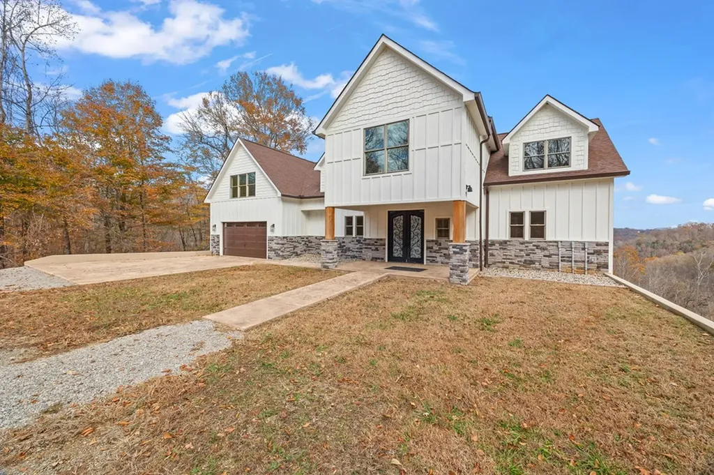 176 Bear Pause Road Byrdstown TN 38549