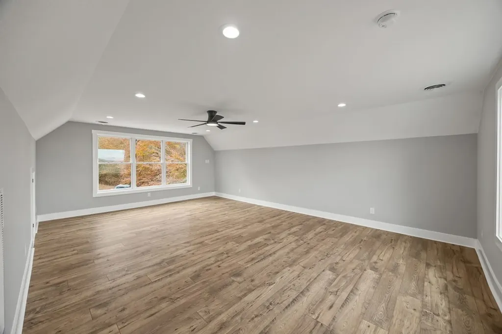 176 Bear Pause Road Byrdstown TN 38549