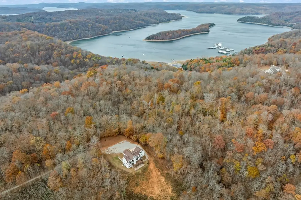 176 Bear Pause Road Byrdstown TN 38549