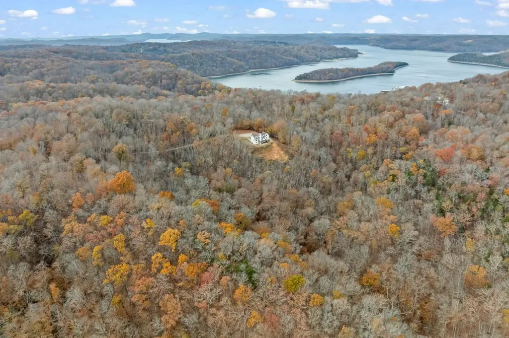 176 Bear Pause Road Byrdstown TN 38549