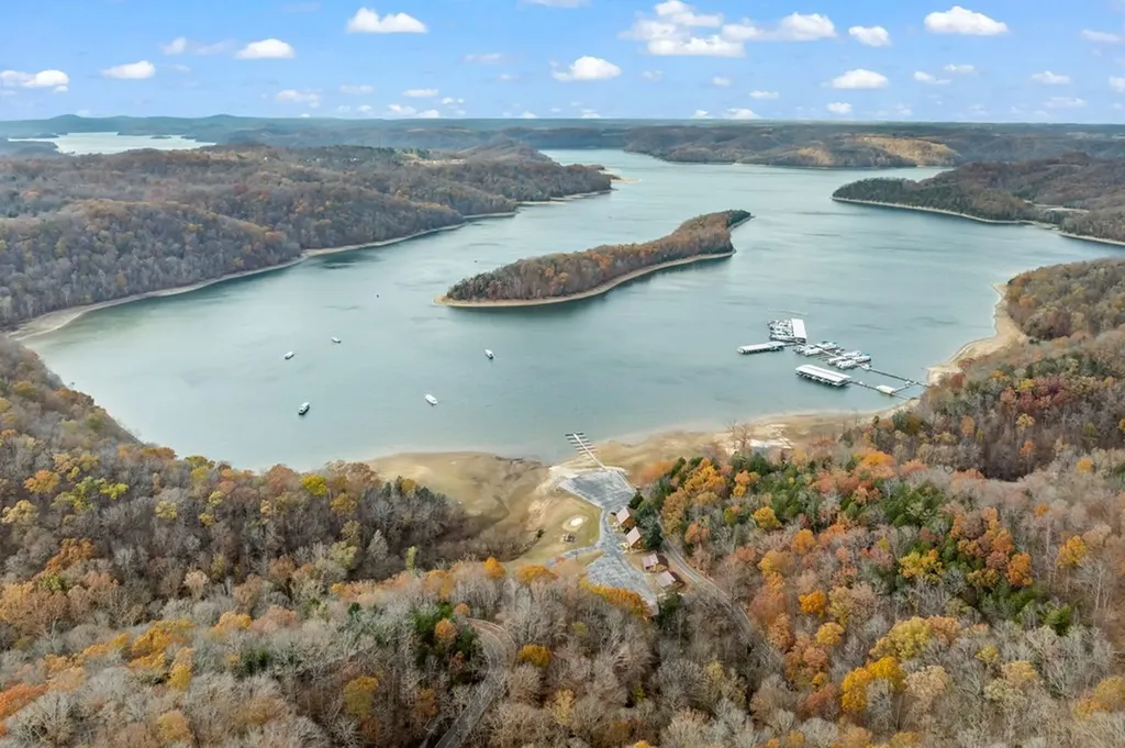 176 Bear Pause Road Byrdstown TN 38549