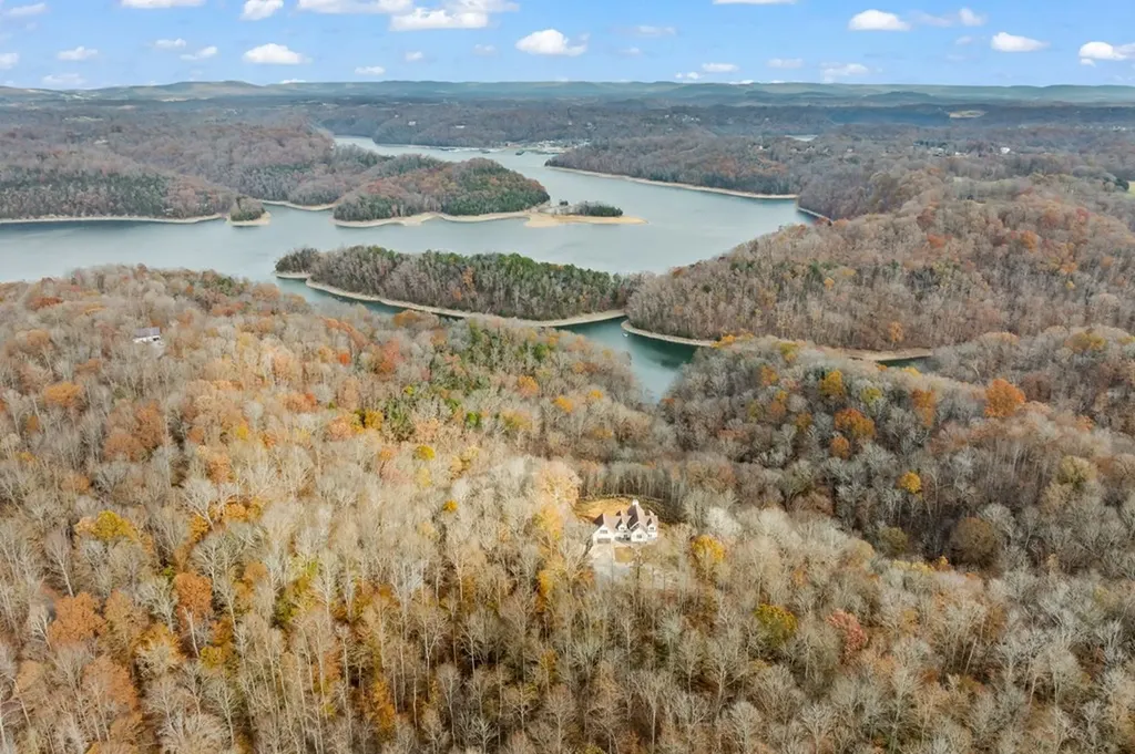 176 Bear Pause Road Byrdstown TN 38549