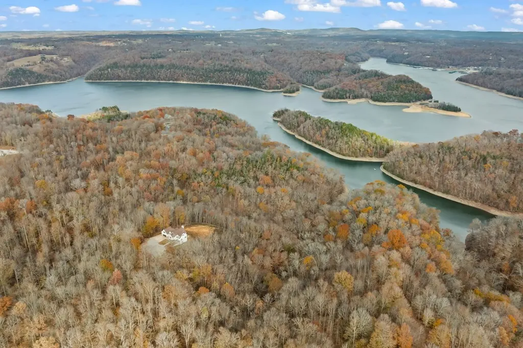 176 Bear Pause Road Byrdstown TN 38549