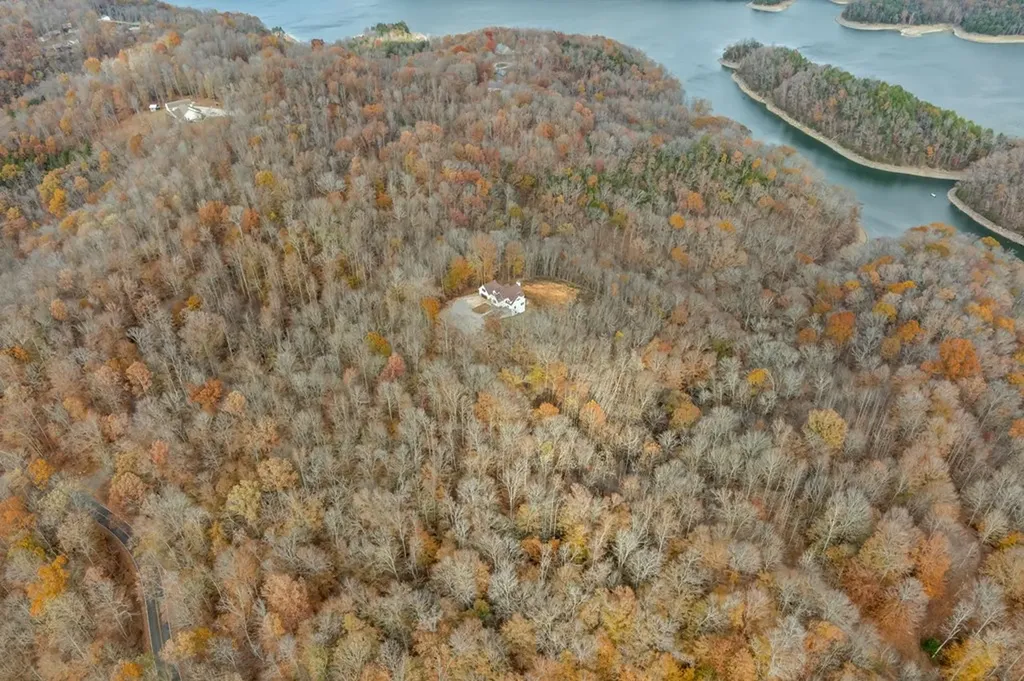 176 Bear Pause Road Byrdstown TN 38549